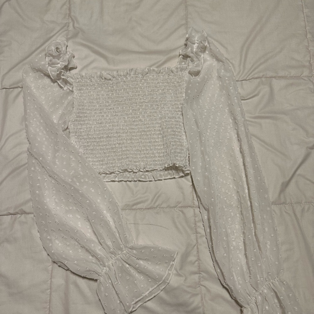 White textured, puffy sleeve top